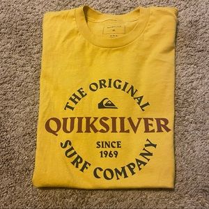 2/27 Quiksilver yellow short sleeve graphic tee